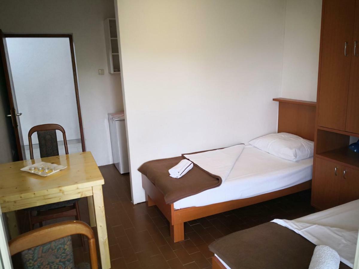 Guesthouse Dupin วลาชิตชี ภายนอก รูปภาพ